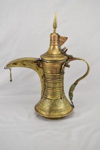 Cafetière arabe Dallah au design unique, couleur dorée, en laiton, cuivre et acier de luxe, écologique, pour la maison, les hôtels, les restaurants, vente en gros - Product Image 6