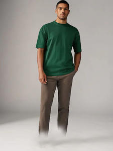 T-shirt intemporel pour hommes fournisseur de streetwear vêtements décontractés personnalisés pour salon voyage salle de sport usage quotidien mode vêtements en vrac ajustement - Product Image 2