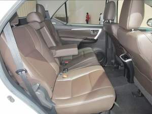 Toyota Fortuner GX SUV d'occasion, 7 places, toutes options, sans accident et garantie, 100% parfaitement fonctionnel, sans accident - Product Image 4