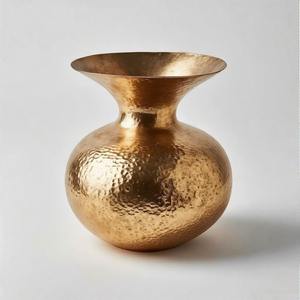 LuxeHaven Metal ArtVessel Opulent Grace Tall Bronce Acabado Diseñador Jarrón de metal Exquisito acento hecho a mano para la decoración del hogar - Product Image 2