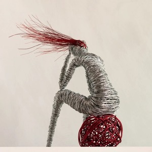 Sculptures en aluminium de style art abstrait moderne en forme de poupée, qualité export, décorations de table pour la maison et le bureau, disponibles en gros - Product Image 1