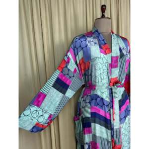Vestido Kimono Bohemio Chic Vintage de Seda Reciclada para Mujer, Ideal para la Playa, el Resort, el Hogar o como Cubrebañador - Product Image 6
