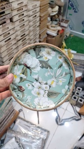 Article décoratif fait sur commande comportant une paire de vaches embellie avec les perles et les ornements colorés. Idéal pour la décoration intérieure - Product Image 2