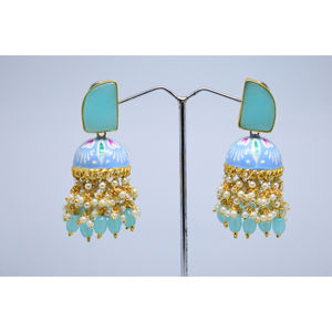 Boucles d'oreilles longues en laiton doré mat traditionnelles de style Meenakari avec des perles et des pierres pour filles et femmes - Product Image 1