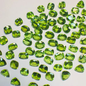 Peridot naturel Mix pierres précieuses coupées avec une superbe couleur et lustre et des pierres propres et avec une fabrication et un polissage parfaits à bas prix - Product Image 4