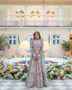 Tendance Kasturi soie embellie mariage Lehenga Collection belle impression dessinée à la main Choli la plus formelle pour les Indiens - Product Image 3