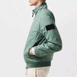 Blouson aviateur léger pour hommes Veste streetwear à la mode avec fermeture à glissière en polyester respirant et options de logo personnalisées - Product Image 4