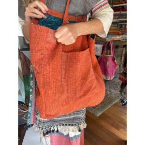 Bolso Tote Kantha Vintage Hecho a Mano en Color Mandarina con Forro de Algodón Bordado, Lavable para Uso Diario en Verano, Otoño e Invierno - Product Image 2