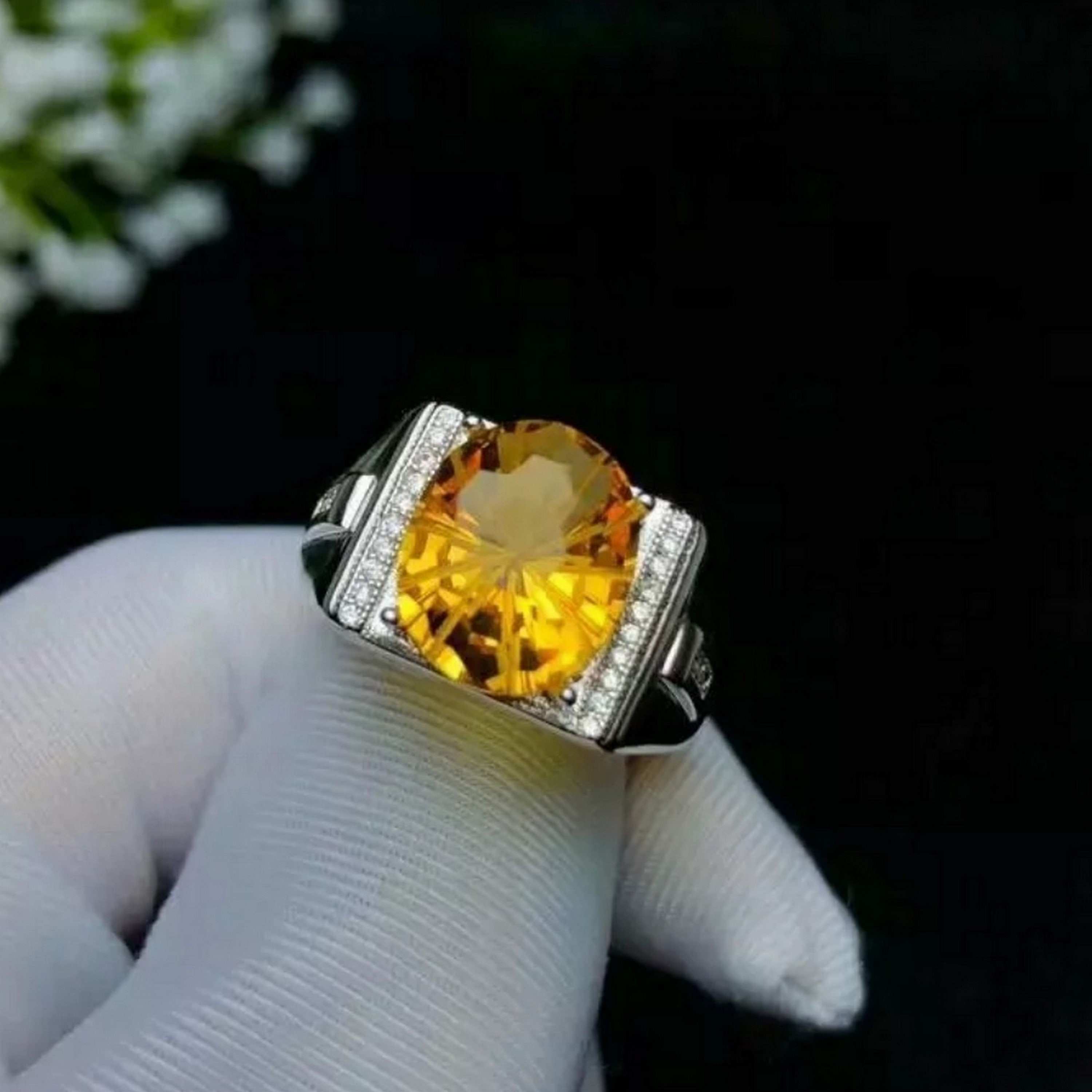 สีเหลือง