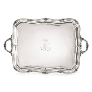 ถาดเสิร์ฟทรงสี่เหลี่ยมผืนผ้าสไตล์โบราณสีเงิน พร้อมขอบลายนูนอย่างประณีตและหูจับสองข้าง สำหรับโรงแรมและร้านอาหารที่บ้าน - Product Image 1