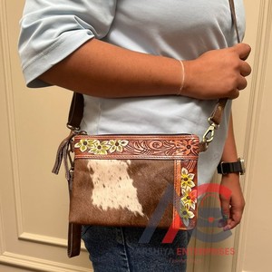 Nueva llegada occidental estampado cuero de vaca nuevo elegante bolso tallado a mano de cuero borla Boho pelo en ocultar Sling Bag - Product Image 1