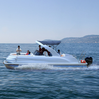 Bateau ponton de luxe à vendre avec sièges haut de gamme, moteur hors-bord et design de croisière de loisirs