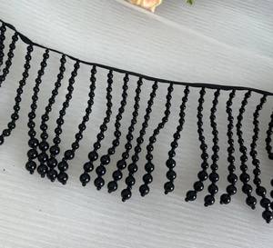 Garniture en dentelle à franges avec perles blanches crème - Product Image 4