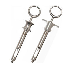 Seringue auto-aspirante ergonomique légère et écologique avec ailettes, alimentation manuelle - Product Image 1