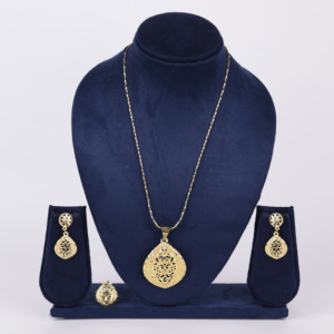 Conjunto de colgante de formación Conjunto de colgante de oro tradicional para mujer Conjunto de colgante personalizable Cobre y Latón chapado en oro laminado - Product Image 1