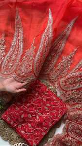 Saree de imitación Georgette de lujo para mujer de Bollywood, hermoso diseño floreciente con trabajo de punto de bordado de secuencia de doble ejecución - Product Image 2