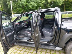 2023 Toyota HILUX GR Sport CAB AWD คู่พร้อมที่นั่งหนังแร็คหลังคาอลูมิเนียมอัลลอยด์ภายในสีเข้มสำหรับตลาดพวงมาลัยซ้าย - Product Image 5