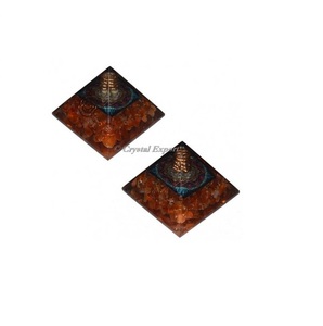 Pierre d'énergie de guérison naturelle Pierre de cornaline Imprimé Chakra Symbole Orgone Pyramide pour la méditation et le fengshui - Product Image 1