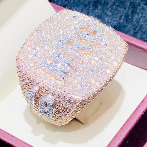Anillo de Oro Rosa de 14K con Moissanita Cultivada en Laboratorio de 0.5 Quilates, Corte Brillante, Certificado IGI, Engaste de Puntas, para Compromiso y Boda - Product Image 1