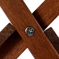 Table pliante compacte en teck avec un riche fini brun huilé offrant durabilité et style pour les petits espaces et un rangement facile