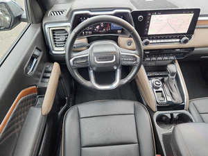 Camioneta GMC Canyon Denali 2023 Usada en Buen Estado, Color Negro Ónix - Product Image 2