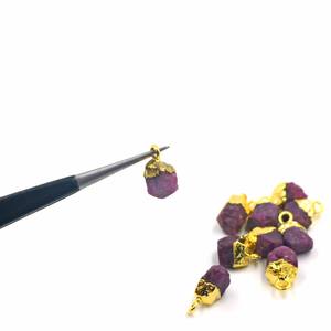 Colgante de rubí en bruto hecho a mano, joyería de piedra preciosa natural de 8-10mm, joyería de piedras preciosas en bruto de Rubí - Product Image 2