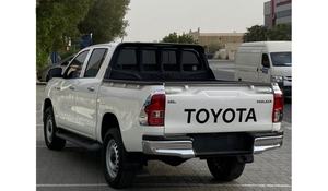 CAMIONETA HILUX 2022 USADA A BAJO PRECIO, TRACCIÓN EN LAS CUATRO RUEDAS, ASIENTOS DE CUERO, CONTROL DE CRUCERO, AUTOMÁTICA, 5 PLAZAS, CÁMARA TRASERA DE 360°, LUCES HALÓGENAS - Product Image 4