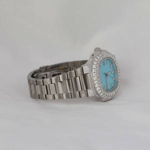 Montre-bracelet en diamant Moissinatie pour femme avec cadran bleu numérique Montre de luxe personnalisée à la main avec design fou Montre à lunette seulement - Product Image 3