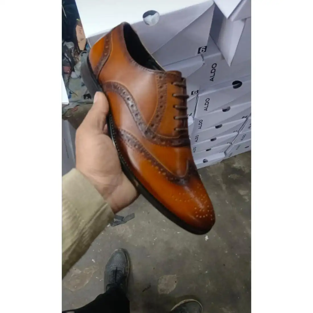 Sepatu kulit asli pria, Aksesori hadiah dewasa sepatu Formal kulit warna coklat kelas Premium untuk pria