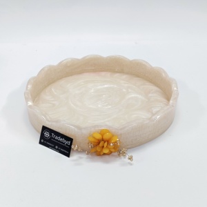 Plateau en résine époxy artisanal, artistique, moderne, de qualité supérieure, pour des idées de cadeaux uniques et des célébrations spéciales par Tradebyd - Product Image 3