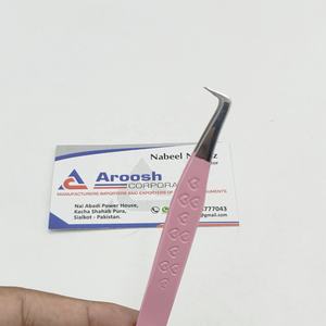Venta al por mayor de alta calidad en forma de corazón de 90 grados pinzas de pestañas de acero inoxidable extensión de pestañas sostenibles en color rosa - Product Image 2