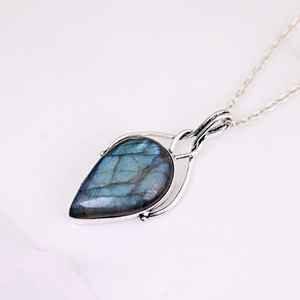 Pendentif Labradorite enroulé en fil d'argent fait à la main Cadeau de bijoux en pierres précieuses uniques pour elle - Product Image 3