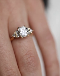 Radiant Cut Cluster Lab Grown Diamond Ring CVD Diamond Wedding Ring 2,12 Ctw Radiant Cut Unique Lab Creado Anillo de compromiso VS1 - Product Image 3