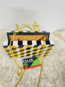 Sac à main pochette de soirée de luxe pour femme Pochettes en résine avec broderie acrylique Sacs de soirée faits à la main pour les fêtes par FWE - Product Image 3