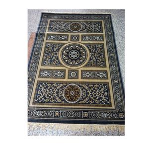Tapis brodé d'excellente qualité pour la maison et le bureau Disponible à un prix abordable Tapis Kashmiri - Product Image 1
