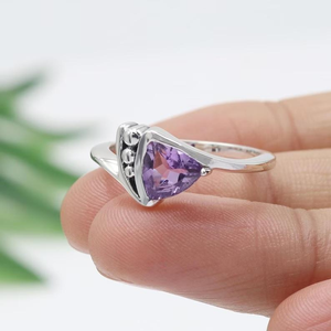 Anillo de Amatista Natural de Diseño Moderno, Hecho a Mano en Plata de Ley 925, Joyería Minimalista con Piedras Preciosas para Mujer, Regalo de Piedra Natal de Febrero - Product Image 3