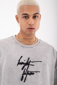 Camiseta bordada de gran tamaño con hombro caído para hombre, ropa de calle urbana informal con estampado personalizado de 2023 algodón, artículo OEM de alta calidad, 100% - Product Image 4