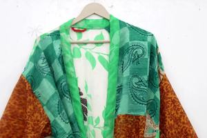 Mezcla de seda Chaqueta kimono de seda polivinílica Kimono vintage Bata corta de seda polivinílica - Product Image 2