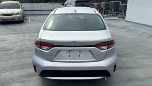 Toyota Corolla LE CV Automatique 2022 avec toit ouvrant panoramique en cuir - Product Image 4