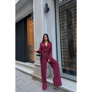 Ensemble chemisier et pantalon rayés bordeaux pour femme - Product Image 2