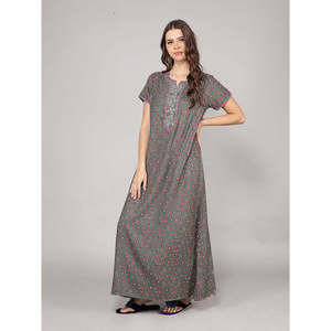 Chemise de nuit longue décontractée pour femme Alpine, en tissu tissé doux et respirant avec poche latérale, confortable et maxi - Product Image 2