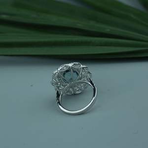 แหวนเพชรสำหรับปลูกในห้องปฏิบัติการแบบพรีเมี่ยม VS1ตัดรูปวงรีและรูปทรงที่สวยงามได้รับการรับรองจาก IGI SGL เครื่องประดับหมั้นหมายสีทองโรสโกลด์ขายส่ง - Product Image 3