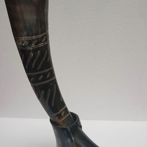 Taza para beber ecológica con cuerno de búfalo vikingo Real, jarra de lujo hecha a mano, soporte de cuero, regalo religioso perfecto para nórdicos - Product Image 1