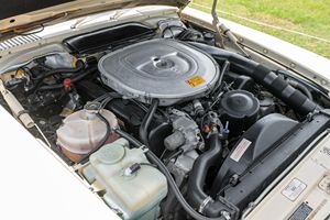 Mercedes-Benz 560SL de 1986 en excellent état, 42 000 miles, moteur V8, hardtop inclus, provenance climat chaud - Product Image 6