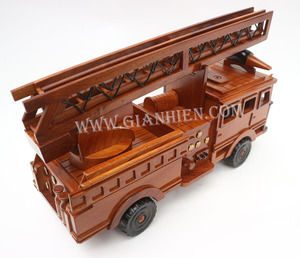 Gia Nhien Fabricant Approuvé Conception Personnalisée Camion de Pompiers Bas en Bois _ MODÈLE ARTISANAT EN BOIS DE HAUTE QUALITÉ - Product Image 6