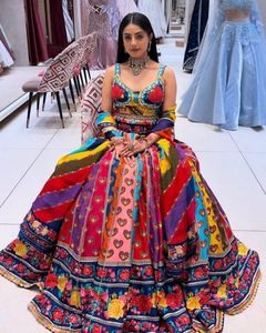 Impression numérique de vêtements indiens et pakistanais à la mode élégante avec Cancan & Canvas Patta Lehenga Choli Fox Georgette - Product Image 2