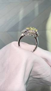 Fancy Vivid Yellow Oval Cut 7CT Moissanite Anillo de compromiso, Pave Diamond Unique Band, Milgrain Ring, Solid 14K Yellow Gold Ring - Product Image 4