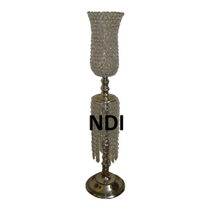 Support de bougie en métal avec finition nickelée et perles de cristal, design moderne, pour célébrations royales à prix abordable - Product Image 1