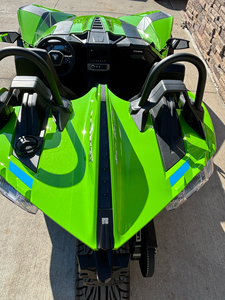 รถสามล้อ Slingshot SL สีเขียวดำ มอเตอร์แบบไร้แปรงถ่าน 600-1000 ซีซี ความเร็วสูงสุดเกิน 80 กม./ชม. มอเตอร์ไซค์ทัวริ่ง ผลิตในสหรัฐอเมริกา - Product Image 5