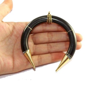 Pendentif en os de buffle de style tribal |   Os naturel poli - Product Image 4